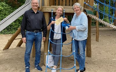 Spendenübergabe Blauer Elefant