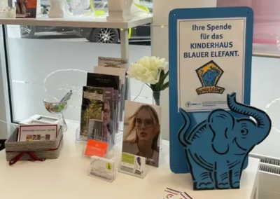Spendenaufsteller für das Kinderhaus blauer Elefant